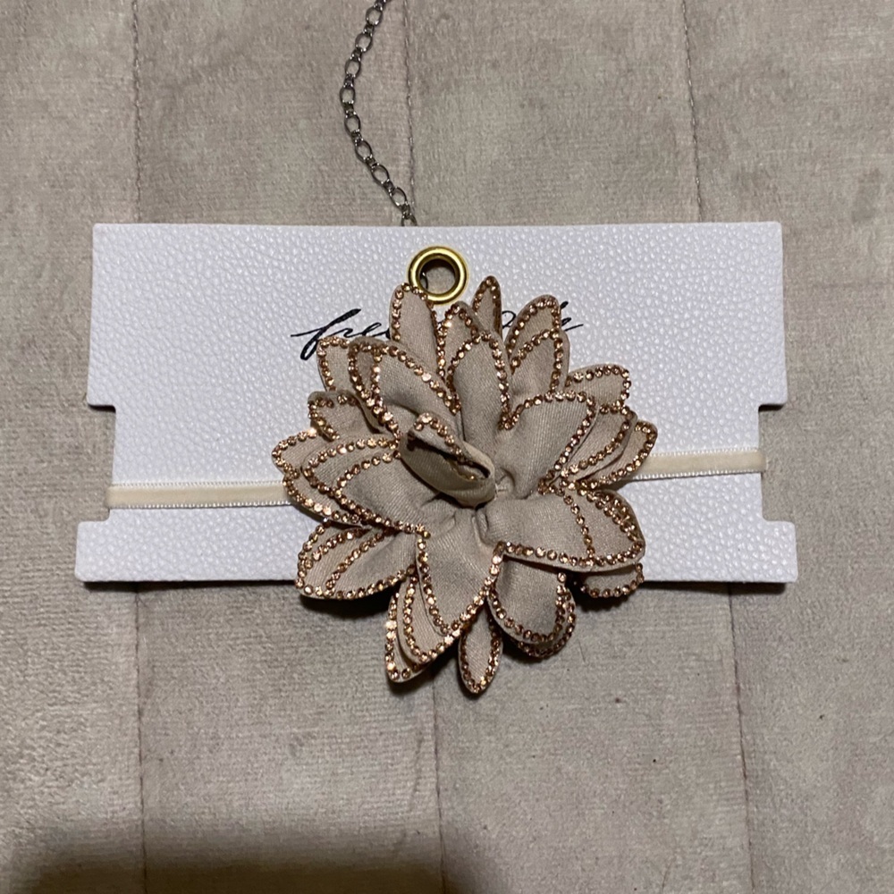NEW FP Flower Choker